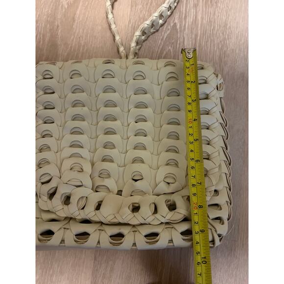Crochet Leather Cream Woven Crossbody Purse Linked Medallion - Picture 10 of 11